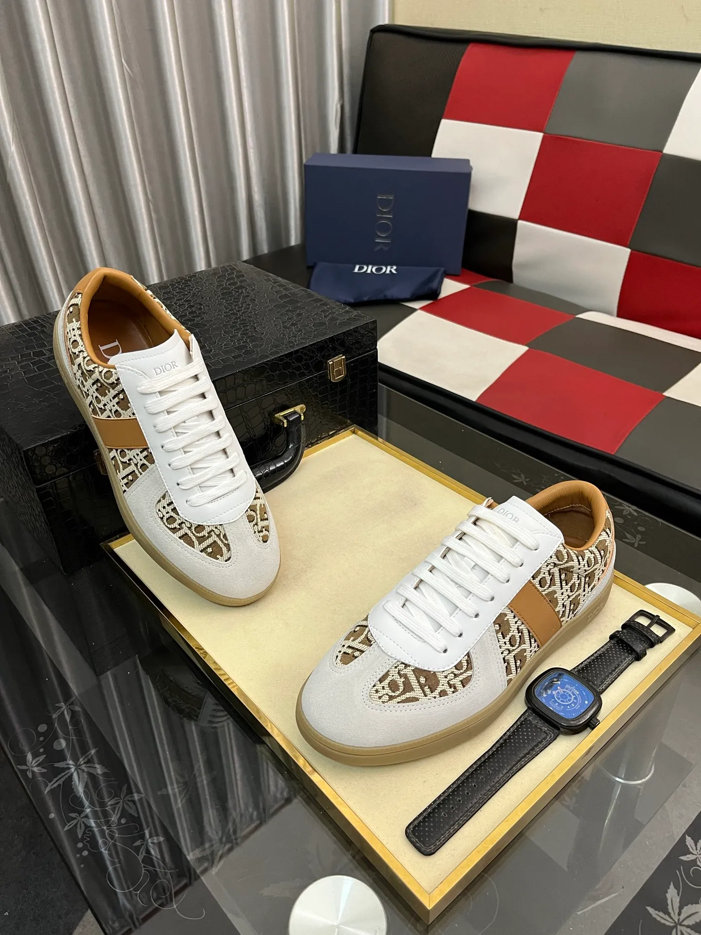 Men's shoes 💰380⌚️⌚️ 【Dior*DIAO】original quality.~ Unique modern style sneakers. 🏃A must-have casual shoe for trendy men😍😍 Original brand imported from Italy, imported original leather, sheep lining (refuses to discolor and grind feet) Sole: Original sole provided by the original factory, French lazy style design ⚠️Fit to the feet, original quality, super comfortable original sole. Code number: 38-445️⃣Colors available